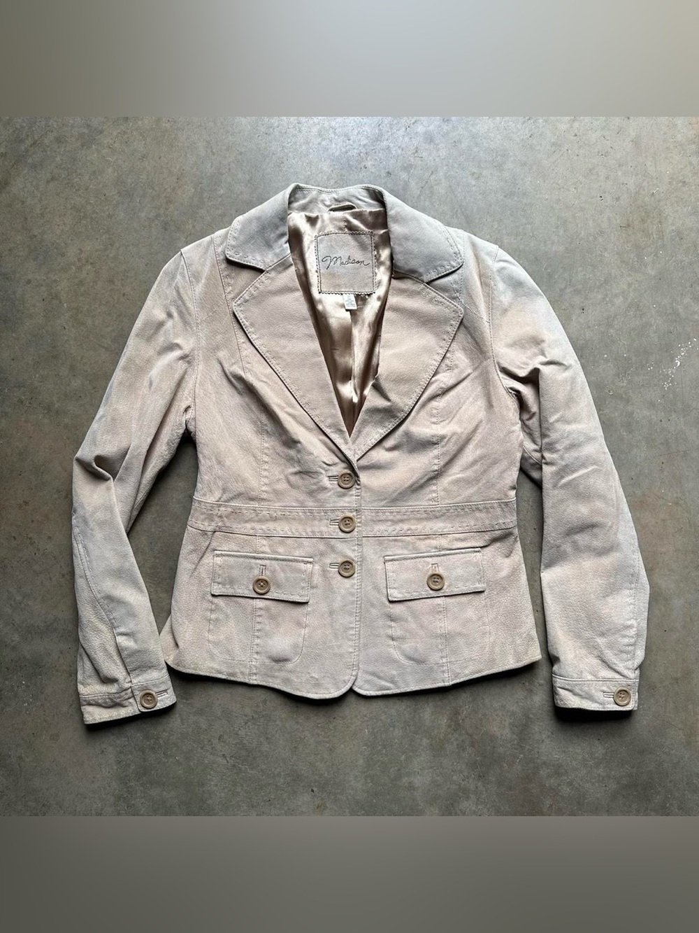 Madison beige genuine leather jacket with the cutest pockets and stitching